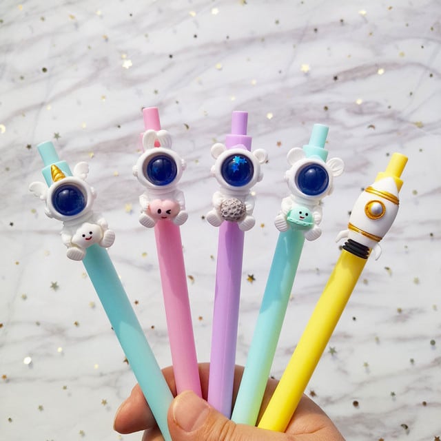 Lot 5 stylos astronaute colorés